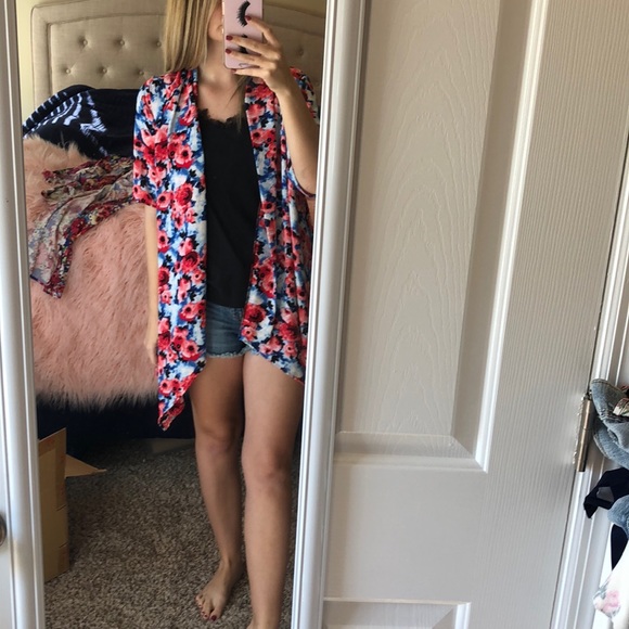 Red and blue kimono - Picture 3 of 6